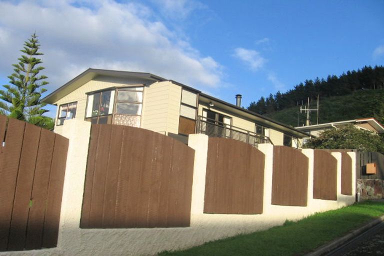 Photo of property in 11 Forglen Place, Tawa, Wellington, 5028