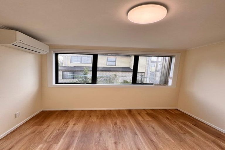 Photo of property in 18 Kelwyn Road, Kelston, Auckland, 0602