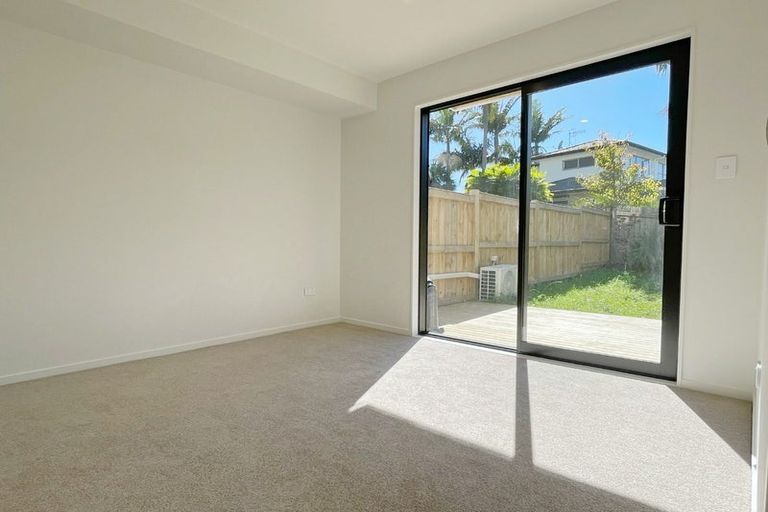 Photo of property in 7/105 Hobsonville Road, West Harbour, Auckland, 0618