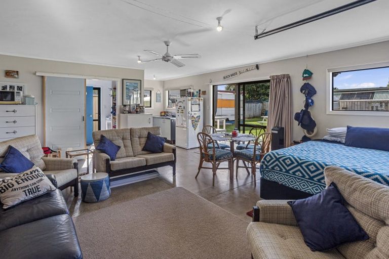 Photo of property in 1a Roretana Drive, Athenree, Waihi Beach, 3177