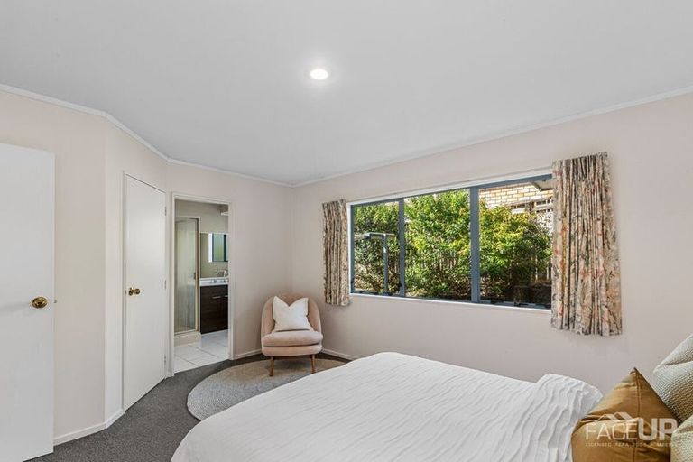 Photo of property in 1b Picasso Drive, West Harbour, Auckland, 0618