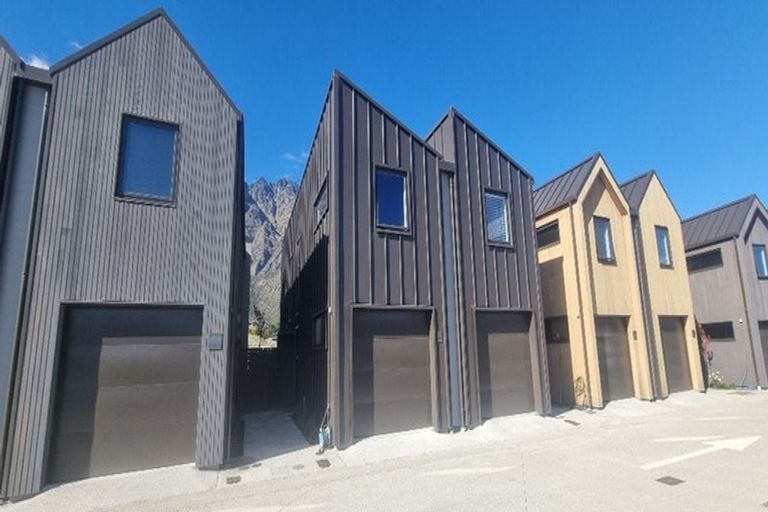 Photo of property in 33 Ryan Loop, Jacks Point, 9371