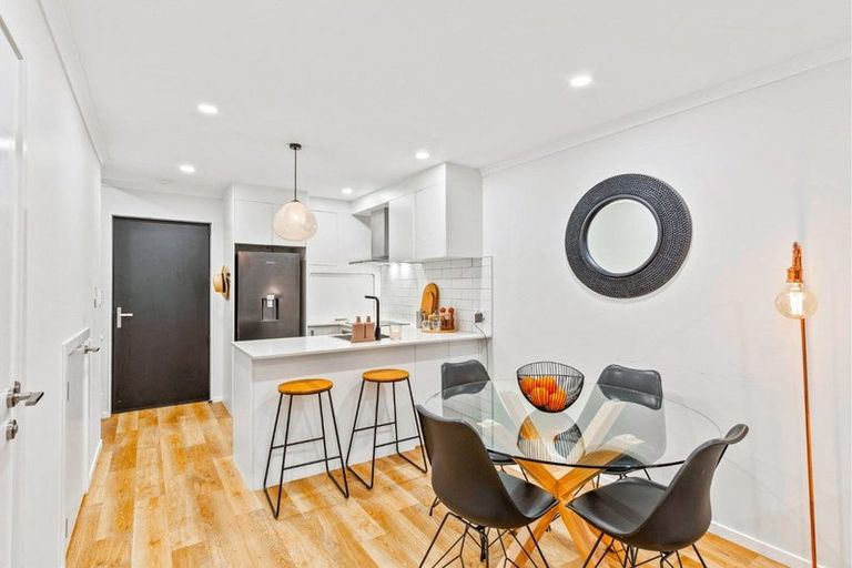 Photo of property in 32 Wharara Lane, Massey, Auckland, 0614