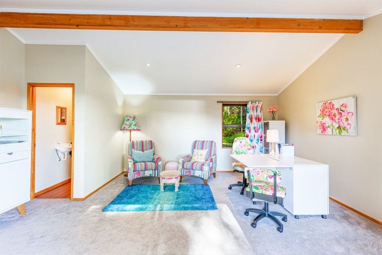 Photo of property in 17 Outlook Road, Greenhithe, Auckland, 0632