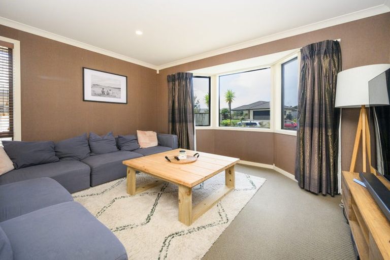 Photo of property in 19 Johnstone Drive, Fitzherbert, Palmerston North, 4410