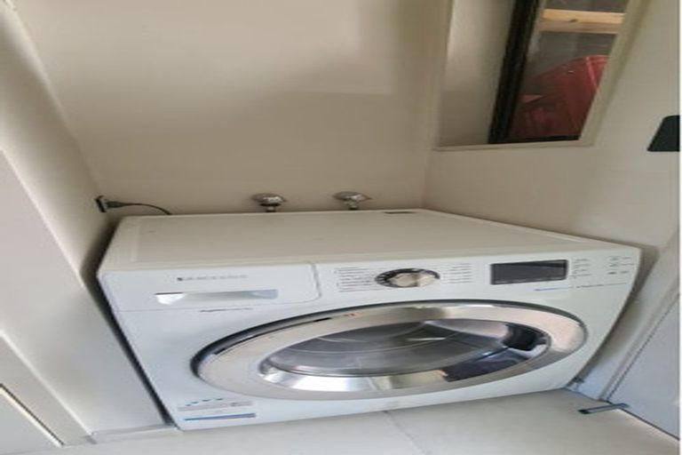 Photo of property in 3 The Terrace, Herald Island, Auckland, 0618