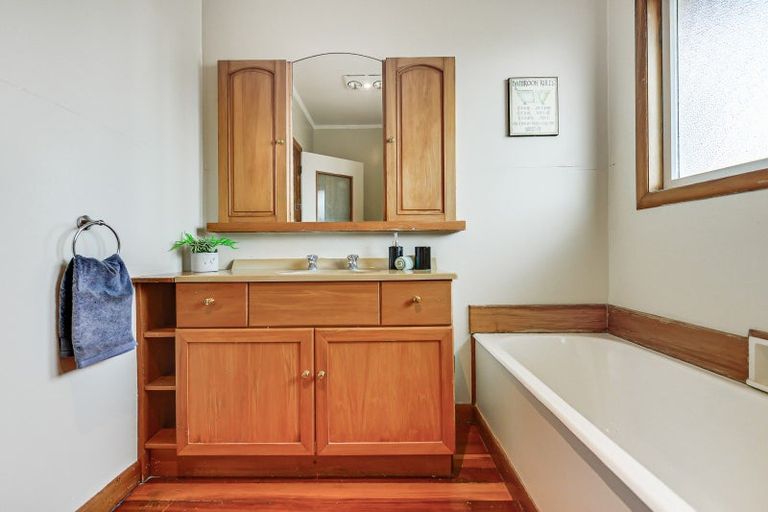 Photo of property in 53 Braid Road, St Andrews, Hamilton, 3200