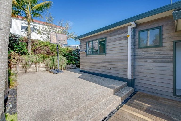 Photo of property in 10 Goldfinch Rise, Unsworth Heights, Auckland, 0632