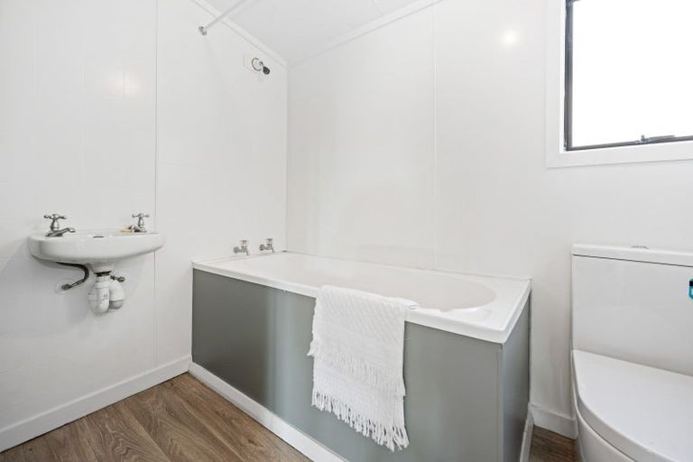 Photo of property in 8 Casey Avenue, Fairfield, Hamilton, 3214