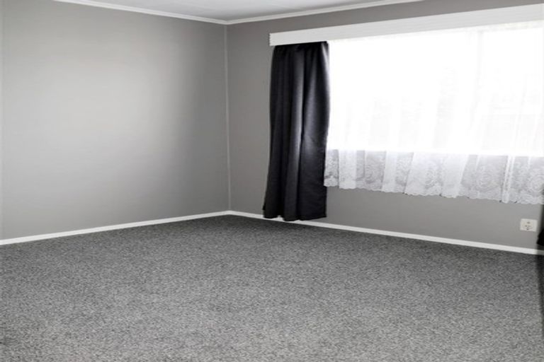 Photo of property in 2/7 Cederholm Grove, Brown Owl, Upper Hutt, 5018