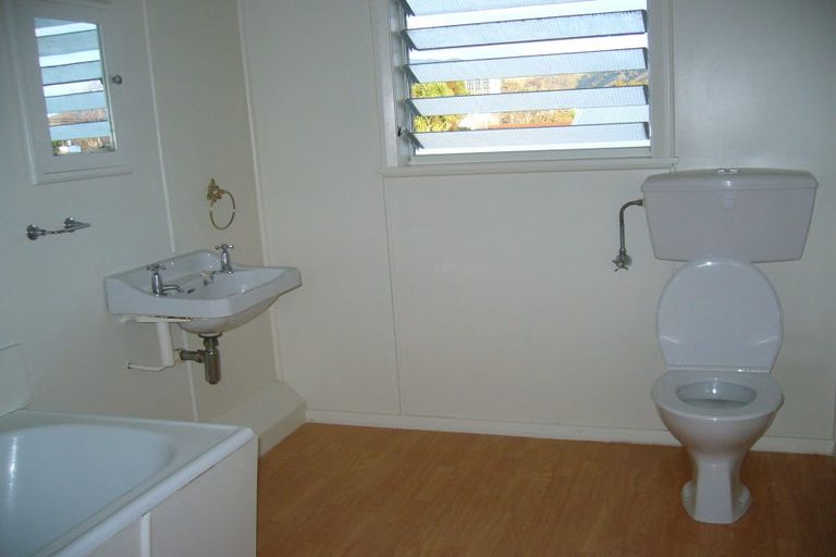 Photo of property in 2/39 Mcparland Street, Ebdentown, Upper Hutt, 5018