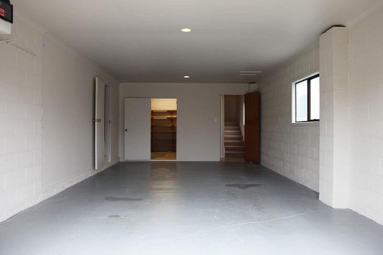 Photo of property in 17 Pitlochry Place, Highland Park, Auckland, 2010