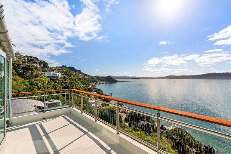 Photo of property in 365 Karaka Bay Road, Karaka Bays, Wellington, 6022
