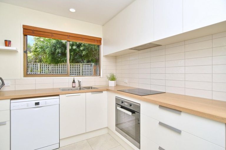 Photo of property in 2/56 Balmoral Lane, Redcliffs, Christchurch, 8081