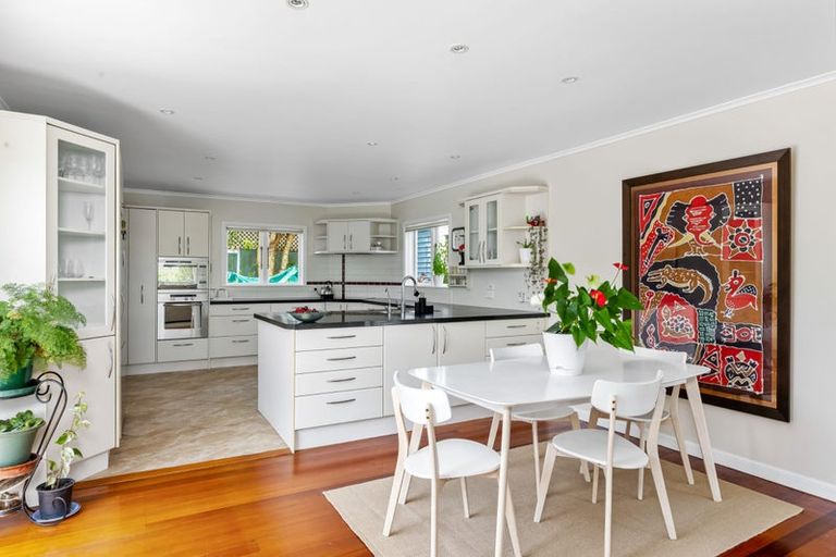 Photo of property in 18a Willis Street, Torbay, Auckland, 0630