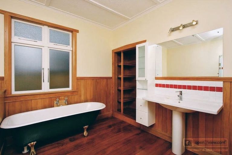 Photo of property in 194 Tukapa Street, Westown, New Plymouth, 4310