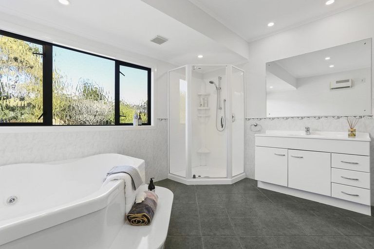 Photo of property in 6 May Avenue, Te Atatu South, Auckland, 0610