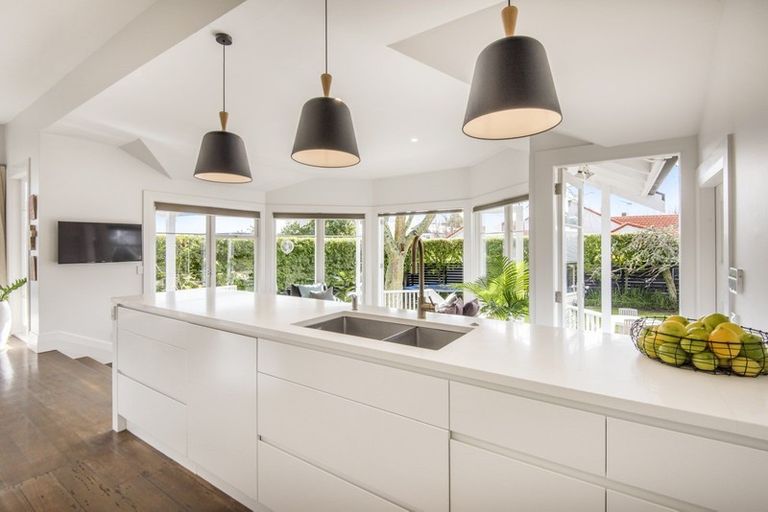 Photo of property in 242 Lake Road, Hauraki, Auckland, 0622