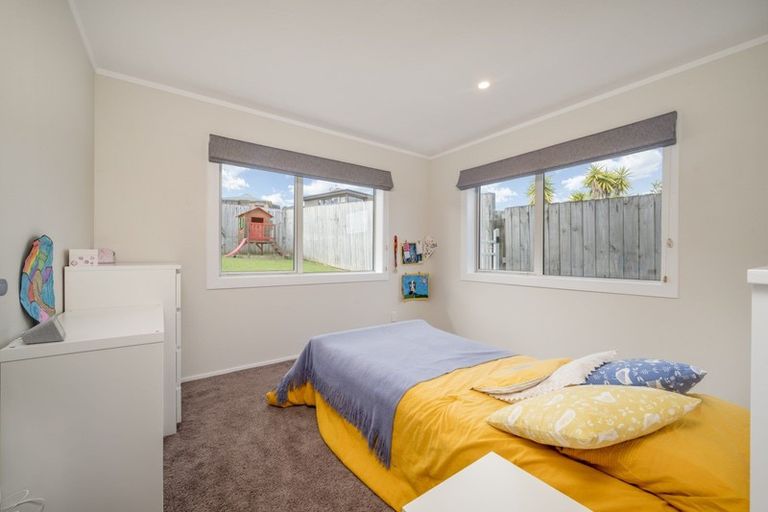 Photo of property in 120 Prince Regent Drive, Half Moon Bay, Auckland, 2012
