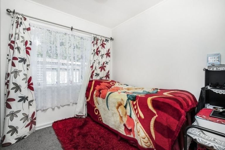 Photo of property in 64 Reynella Drive, Massey, Auckland, 0614