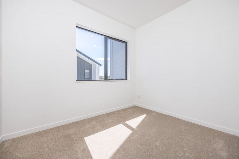 Photo of property in 17b Hogans Road, Glenfield, Auckland, 0629