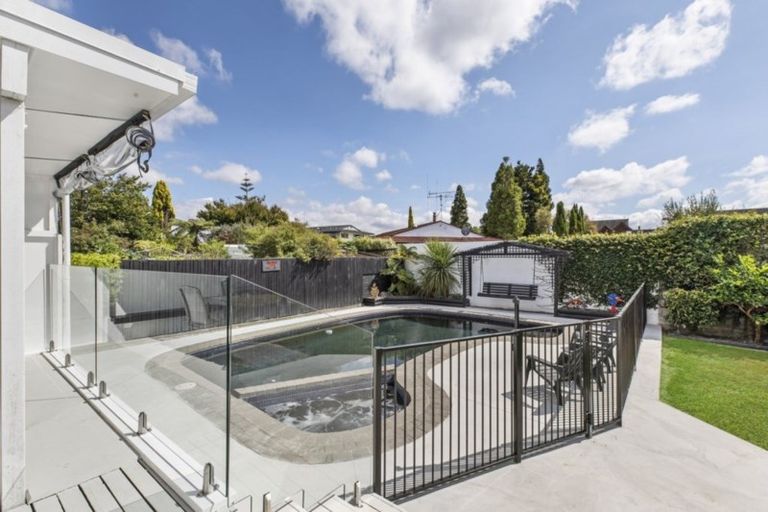 Photo of property in 168 Sandwich Road, St Andrews, Hamilton, 3200