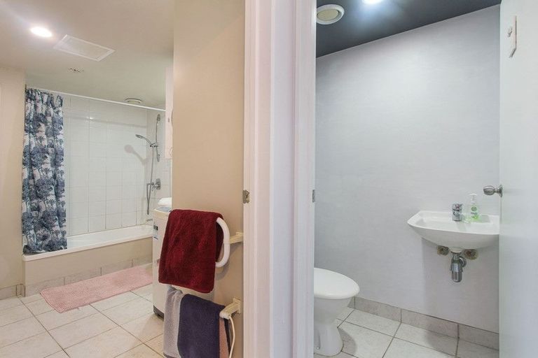Photo of property in 2q/10 Crown Lynn Place, New Lynn, Auckland, 0600