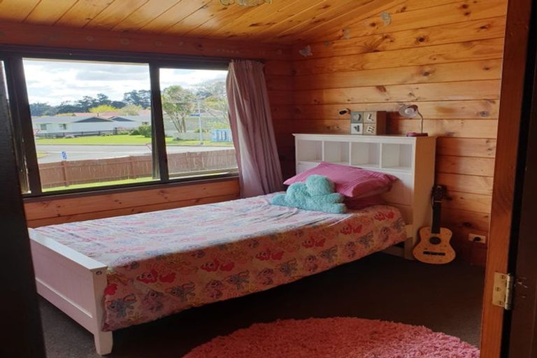 Photo of property in 118 Racecourse Road, Waiuku, 2123
