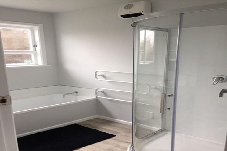 Photo of property in 17a Heather Grove, Fairfield, Lower Hutt, 5011