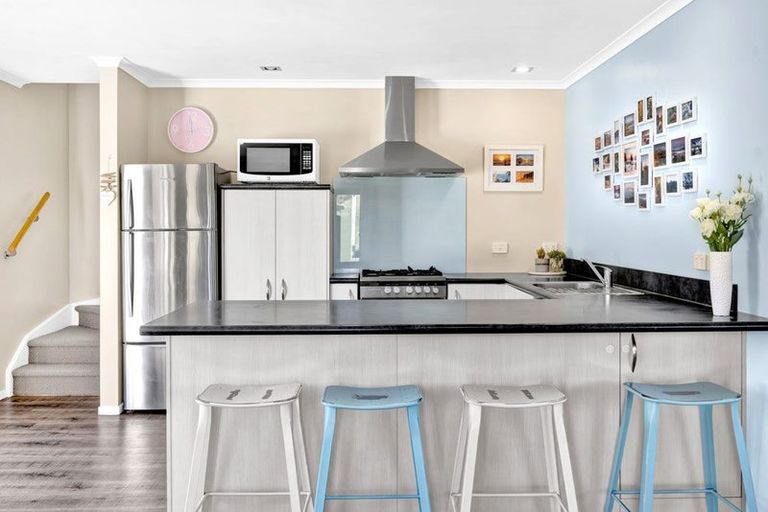 Photo of property in 40 Hobart Drive, Spotswood, New Plymouth, 4310