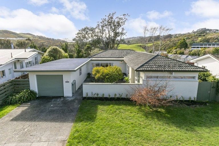Photo of property in 8 Halswater Drive, Churton Park, Wellington, 6037