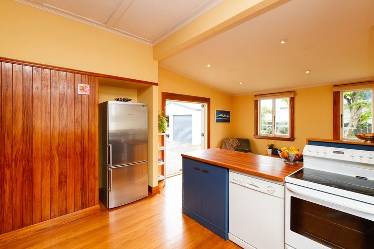 Photo of property in 16 Karamu Avenue, Takaro, Palmerston North, 4410