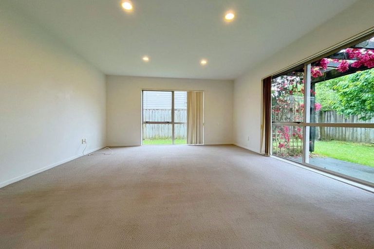 Photo of property in 15 Merlot Way, Te Atatu South, Auckland, 0610