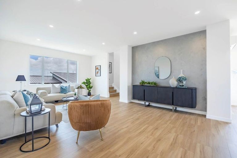 Photo of property in 42 Takurua Terrace, Orewa, 0931