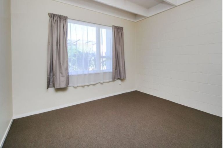 Photo of property in 1/66 Flanshaw Road, Te Atatu South, Auckland, 0610