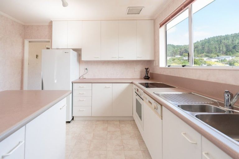 Photo of property in 1 Peterhouse Street, Tawa, Wellington, 5028