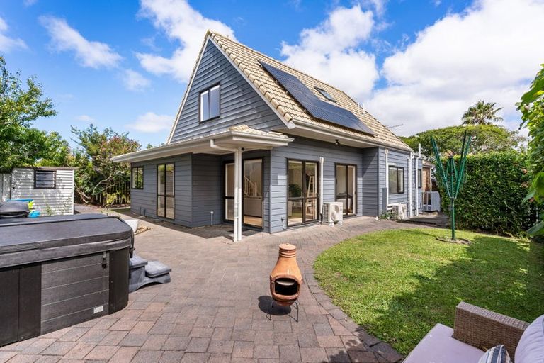 Photo of property in 2/13 Pinewood Grove, Botany Downs, Auckland, 2010