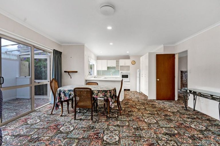 Photo of property in 1/9 Waiwera Place, Merrilands, New Plymouth, 4312