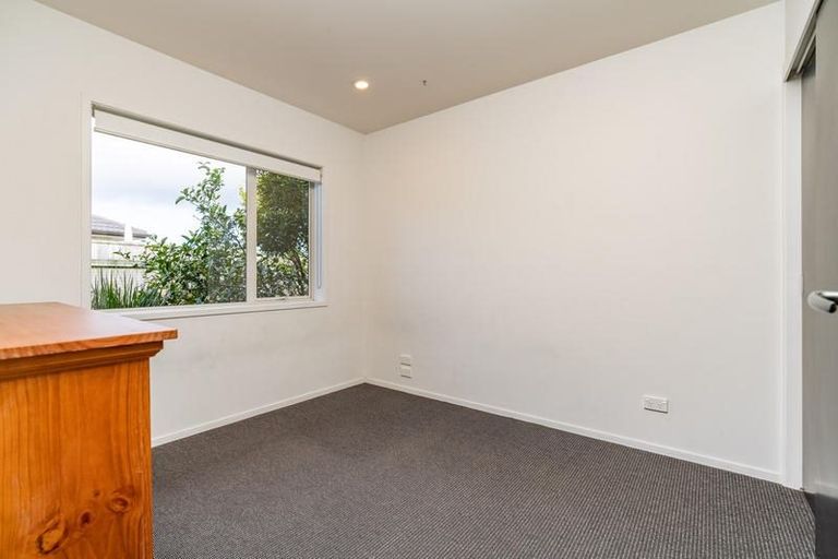 Photo of property in 4 O'farrell Drive, One Tree Point, 0118