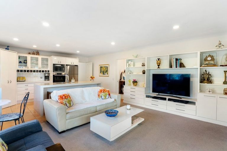 Photo of property in 1 Zara Court, Flat Bush, Auckland, 2016