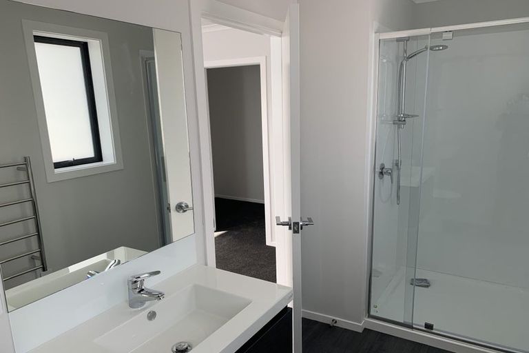 Photo of property in 91c Whites Line East, Waiwhetu, Lower Hutt, 5010