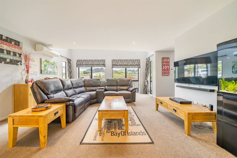 Photo of property in 8 Flotilla Place, Whitby, Porirua, 5024