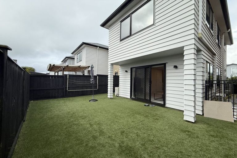 Photo of property in 6 Kearns Drive, Hobsonville, Auckland, 0616