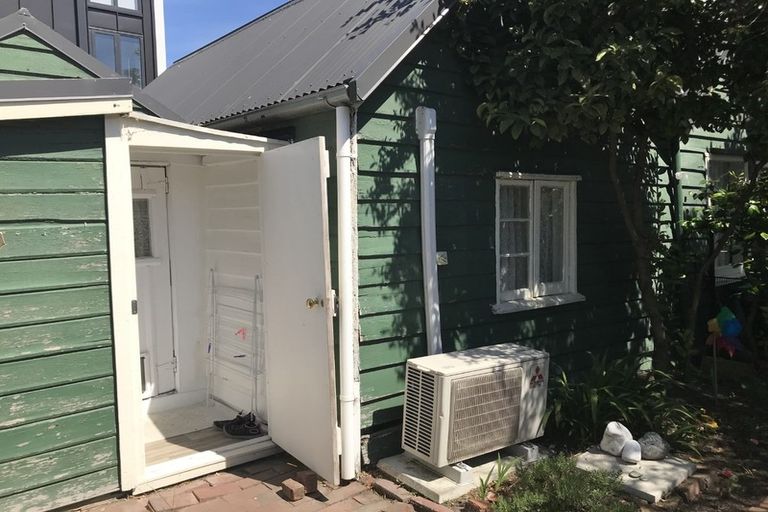 Photo of property in 38 Cranmer Square, Christchurch Central, Christchurch, 8013