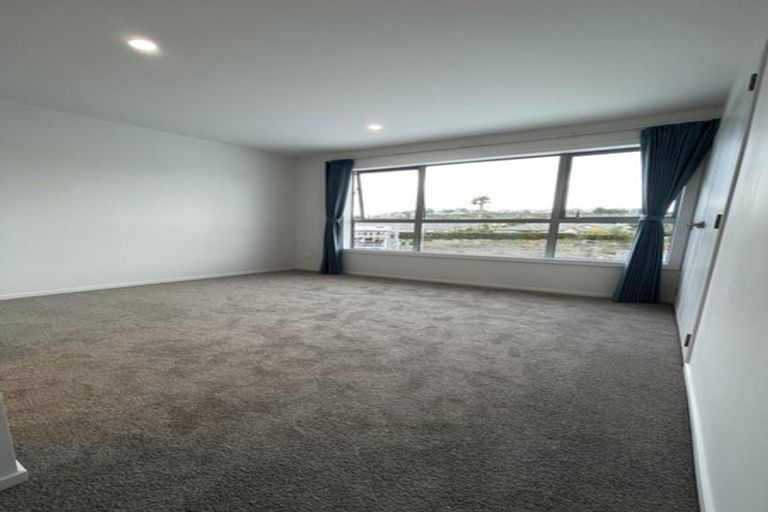Photo of property in 2/10 Vinifera Place, Fairview Heights, Auckland, 0632