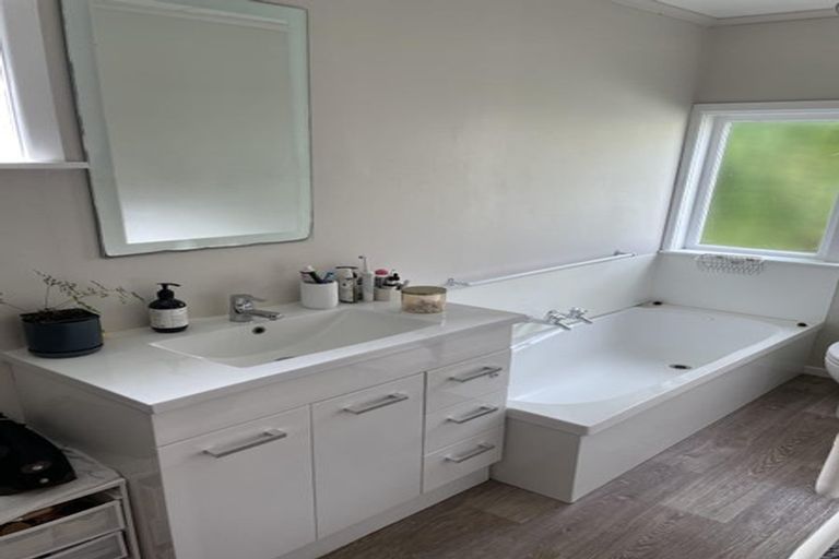 Photo of property in 19 Petherick Crescent, Johnsonville, Wellington, 6037