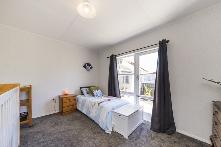 Photo of property in 34 Abraham Crescent, Milson, Palmerston North, 4414