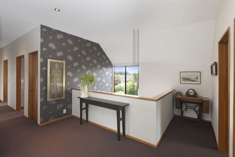 Photo of property in 2/5a Regency Crescent, Redwood, Christchurch, 8051