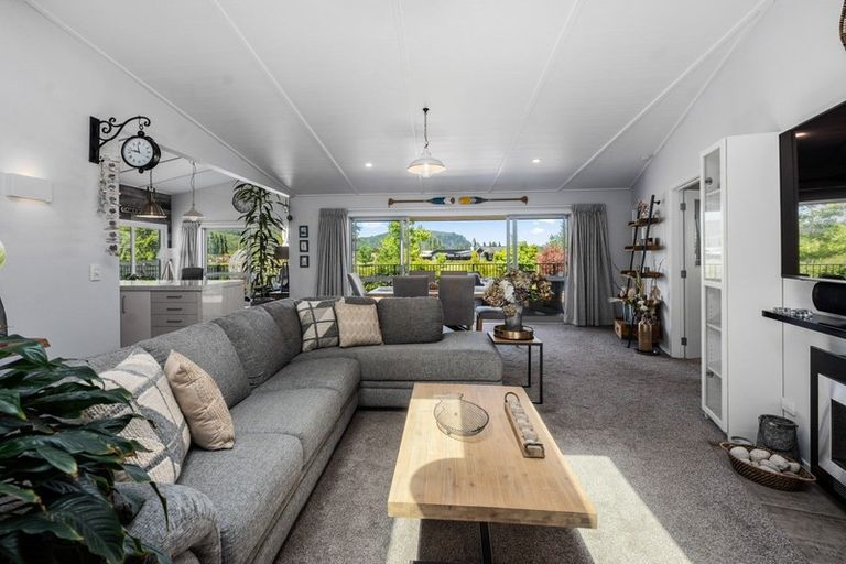 Photo of property in 17 Pukeko Way, Kinloch, Taupo, 3377