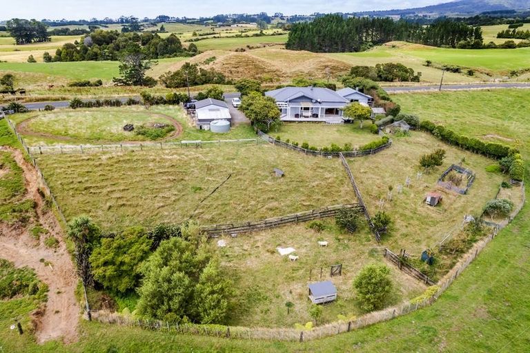 Photo of property in 1444 Carrington Road, Hurworth, New Plymouth, 4371